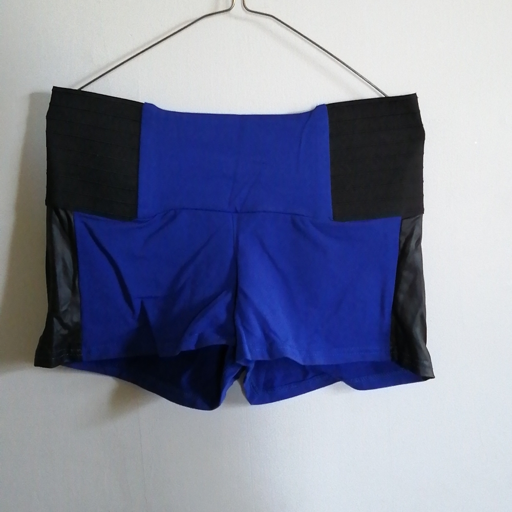 Stretchy fashion shorts